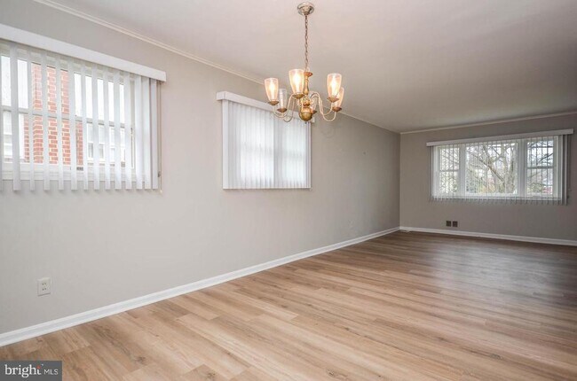 Building Photo - 4426 Hallet St