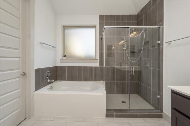 Building Photo - 2572 Ravenna Ct