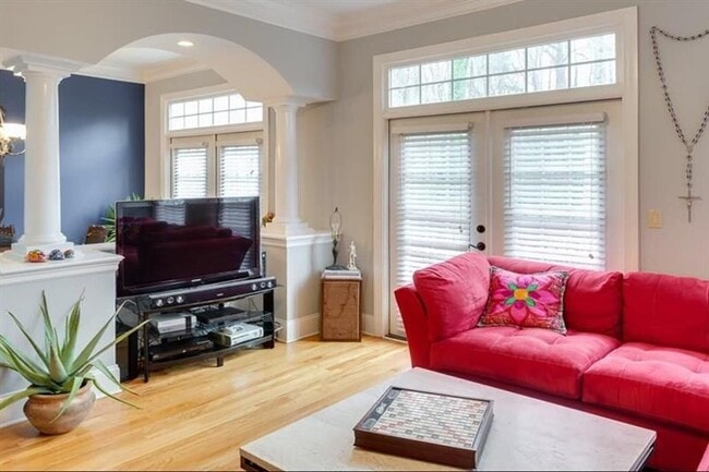 Building Photo - 331 Carpenter Dr NE