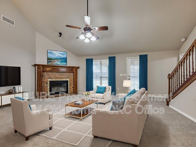 Building Photo - 1605 SW 33RD St