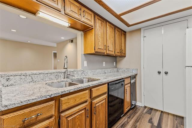 Building Photo - 925 Signal Ridge Pl