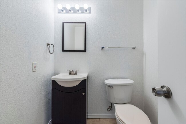 Building Photo - 17924 Narsitin Ln