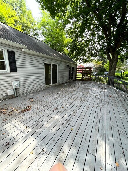 Building Photo - 697 Rosehill Rd