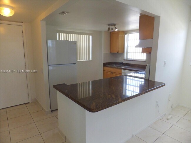 Building Photo - 16410 Miami Dr