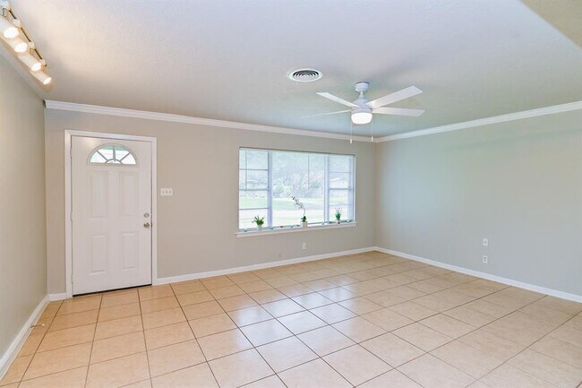 Building Photo - 8409 Bob White Dr