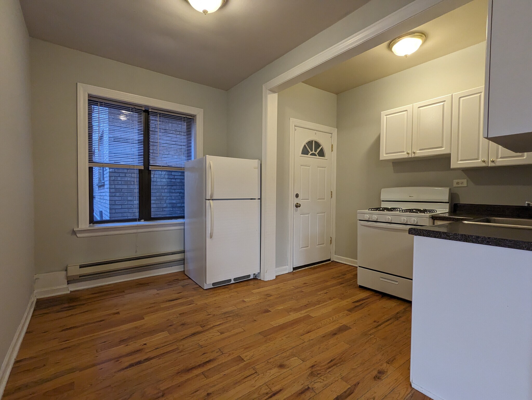 Building Photo - 3721 N Pine Grove Ave