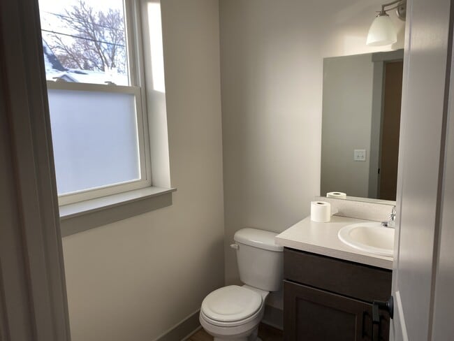 Building Photo - 336 Maple Ave