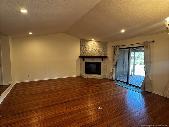 Building Photo - 6739 Irongate Dr
