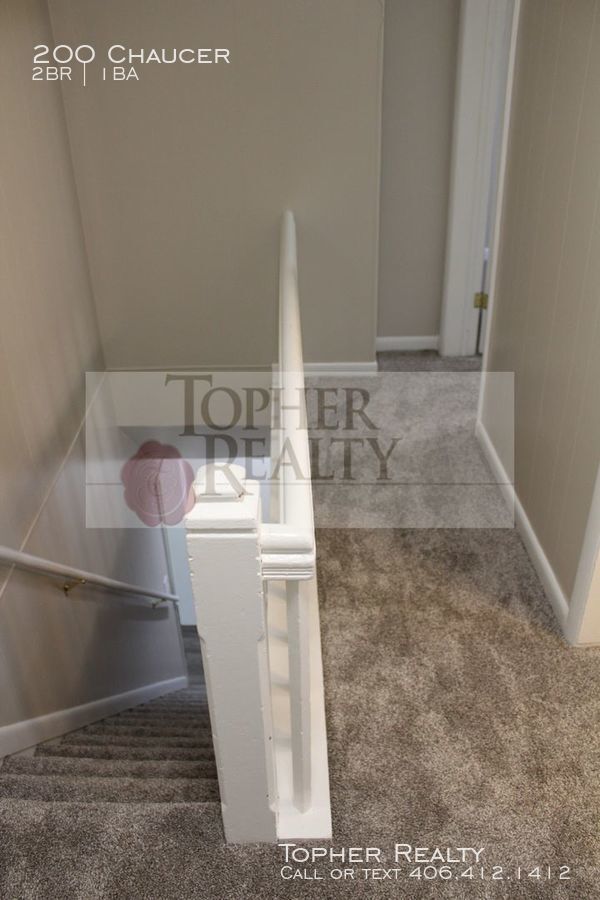 Building Photo - 2 Bedroom Apartment Pet friendly