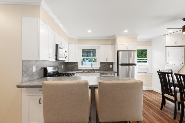 Building Photo - 165 Byrne Ave