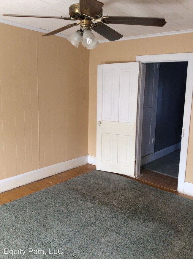 Building Photo - 2 br, 1 bath House - 941 W. Pine Street
