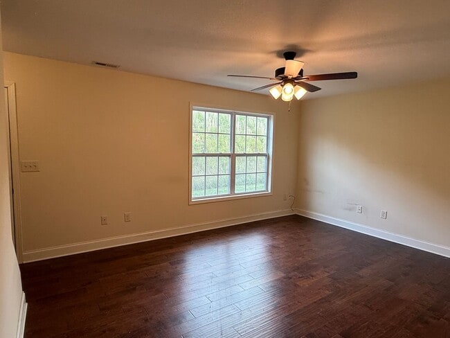 Building Photo - 704 Grays Pointe Ct