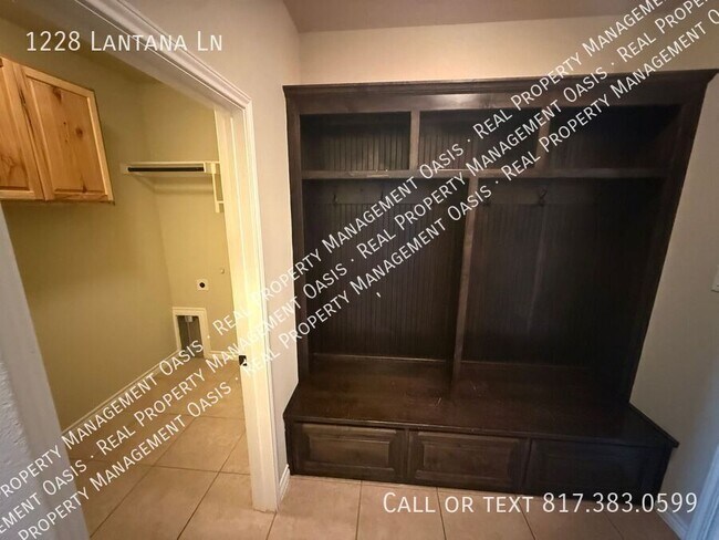 Building Photo - 1228 Lantana Ln