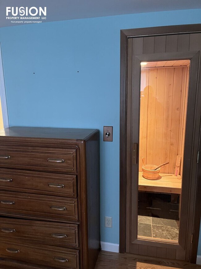 Building Photo - Fully Furnished Rental w/Steam Room & Sauna!