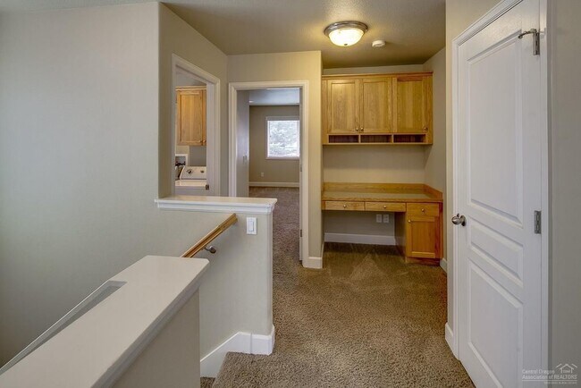 Building Photo - Beautiful 3 Bed/2.5 Bath Two-Story Duplex ...
