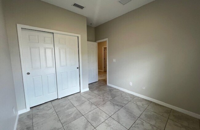 Building Photo - 1039/1043 San Cristobal Ave