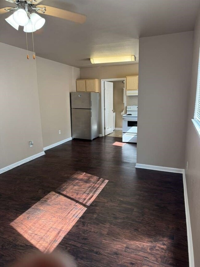 Building Photo - 1225 W 25th St