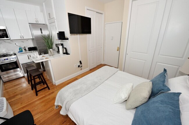 Building Photo - 137 MacDougal St