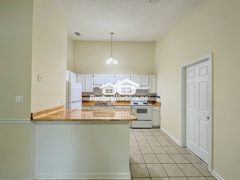 Building Photo - 965 Daniel Maloney Dr