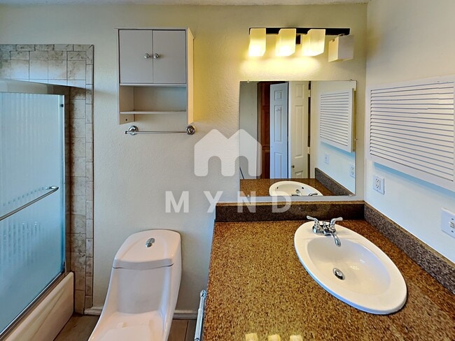 Building Photo - 4800 W Lovers Ln Apt 518