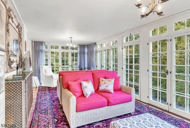 Building Photo - 655 Lake St