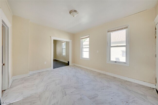 Building Photo - 7507 Batavia Ave
