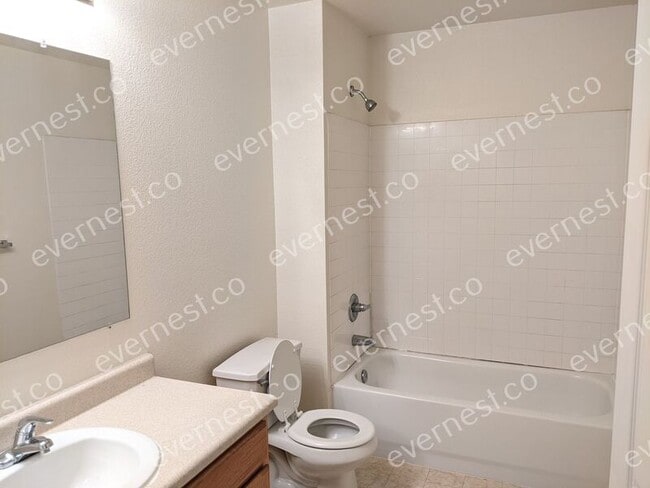 Building Photo - 5440 N Bryant St