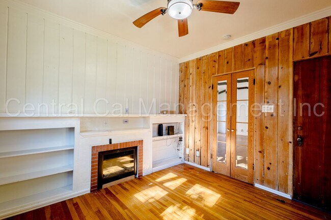 Building Photo - 3 Bedroom/2.5 Bath Home with a Mother In Law Unit - $2595 per month!
