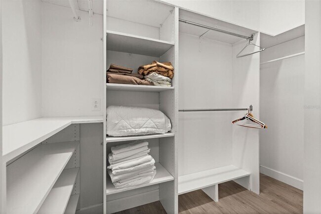 Building Photo - 710 116th Ave