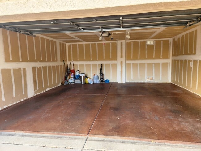 Building Photo - 4179 E Wading Pond Dr