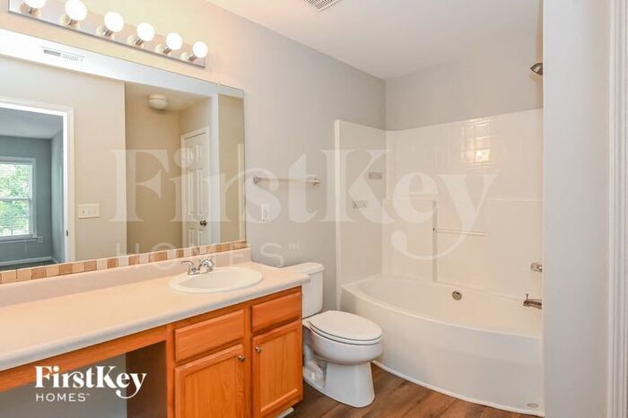 Building Photo - 10827 Glenluce Ave
