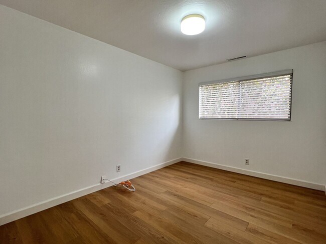 Building Photo - Updated Three Bedroom Napa Home