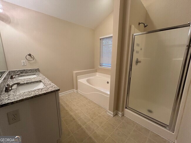 Building Photo - 200 Ranier Ct.