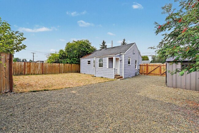 Building Photo - 14917 W Thorne Ln SW