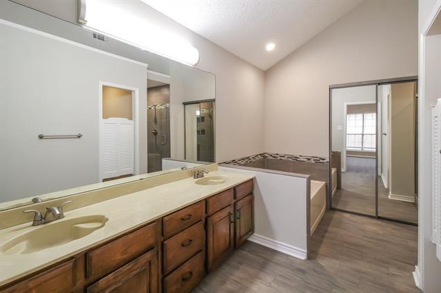 Building Photo - 914 Plantation Dr