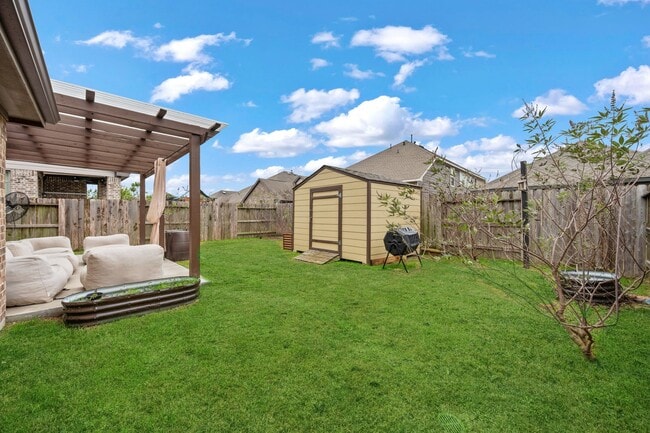 Building Photo - 16323 Apache Wds Wy