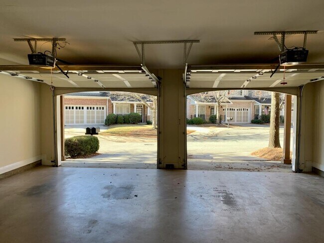 Building Photo - 5460 Glenridge View NE