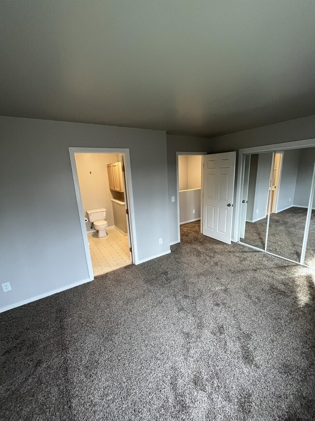Building Photo - 7992 Green Meadow Ct