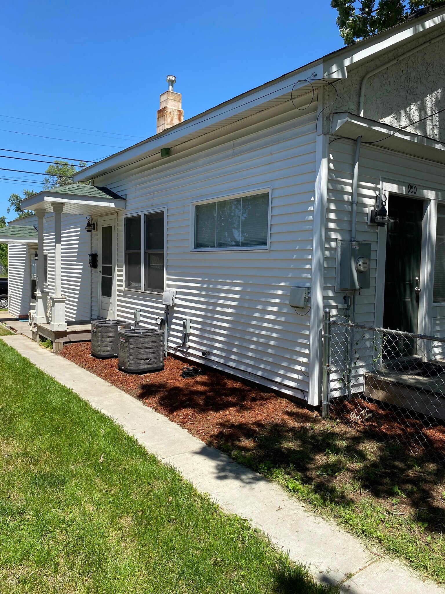 Separate central air and heat - 950 29th Ave NE