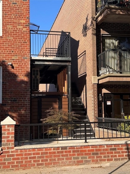 Building Photo - 609 Ovington Ave