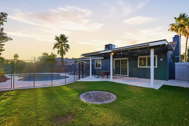 Building Photo - 4 Bed Home in Scottsdale Quarter!!