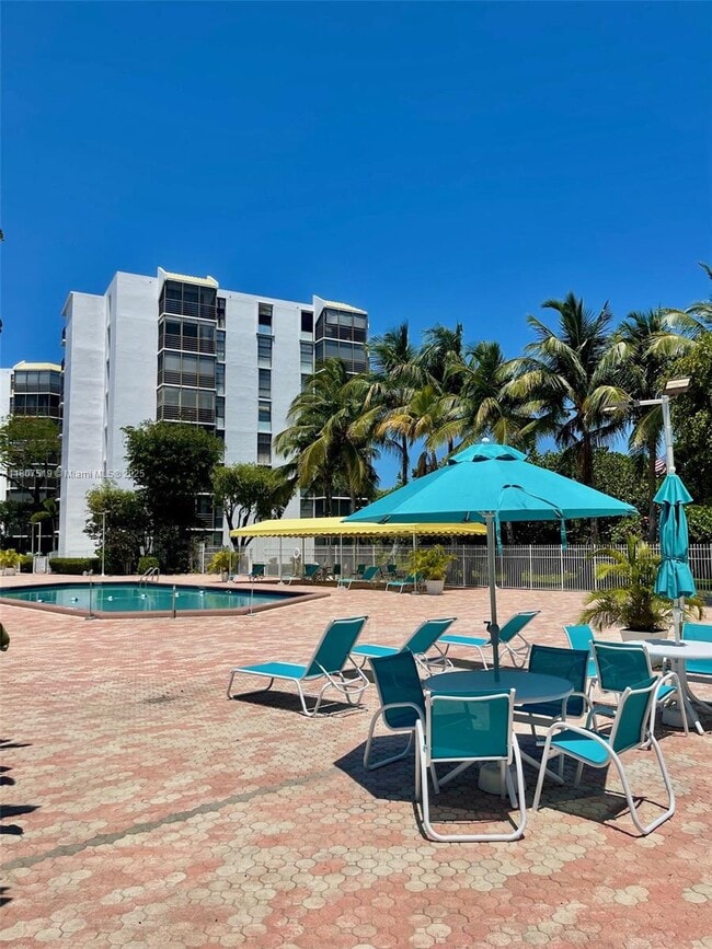 Building Photo - 20400 W Country Club Dr
