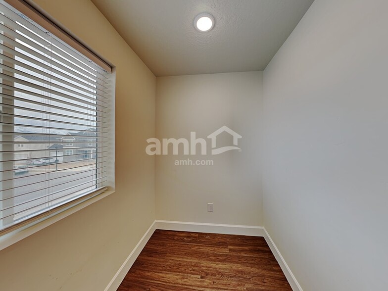 Building Photo - 4418 N Poplar St