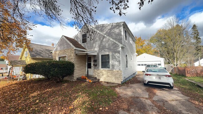 Primary Photo - 904 Park Ave