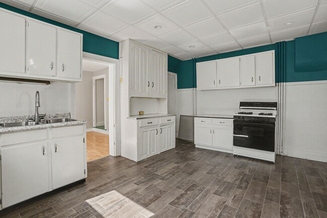 Building Photo - 169 E Pomfret St