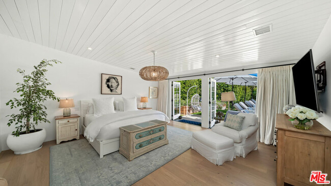 Building Photo - 6540 Dume Dr