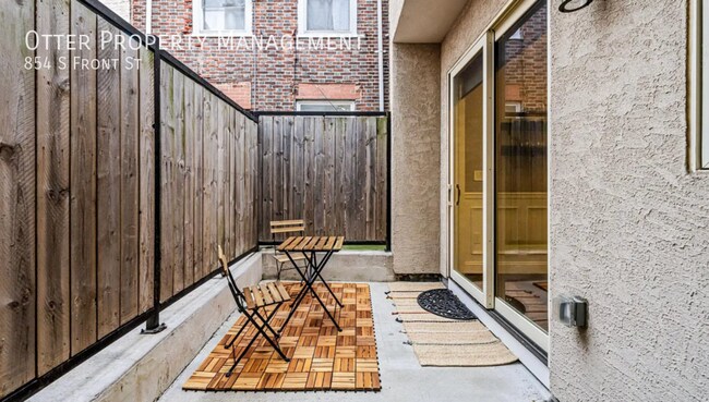 Building Photo - 854 S Front St