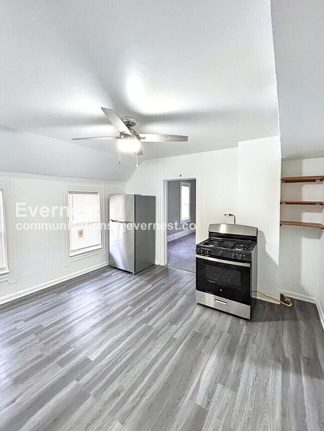 Building Photo - 1079 E 68th St