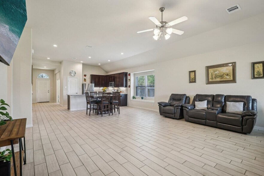 Building Photo - 18473 Railroad Ave