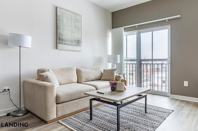 Building Photo - 409 Oak St